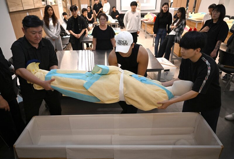 Funeral management class in Korea. Photo: AFP