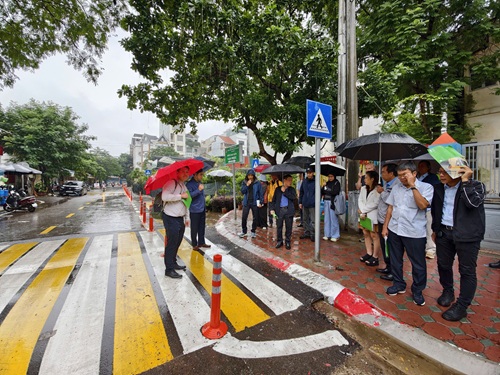 Ha Noi tiep tuc nhan rong mo hinh “Cong truong an toan giao thong”. Anh: Huy Khanh