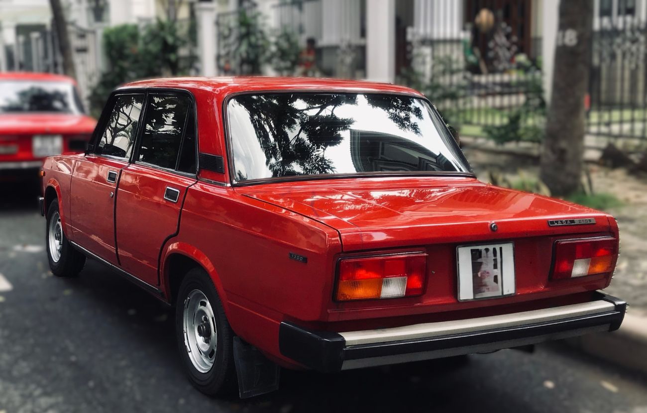 Modelos de coches Lada que alguna vez fueron muy familiares en el mercado vietnamita. Foto: T.L