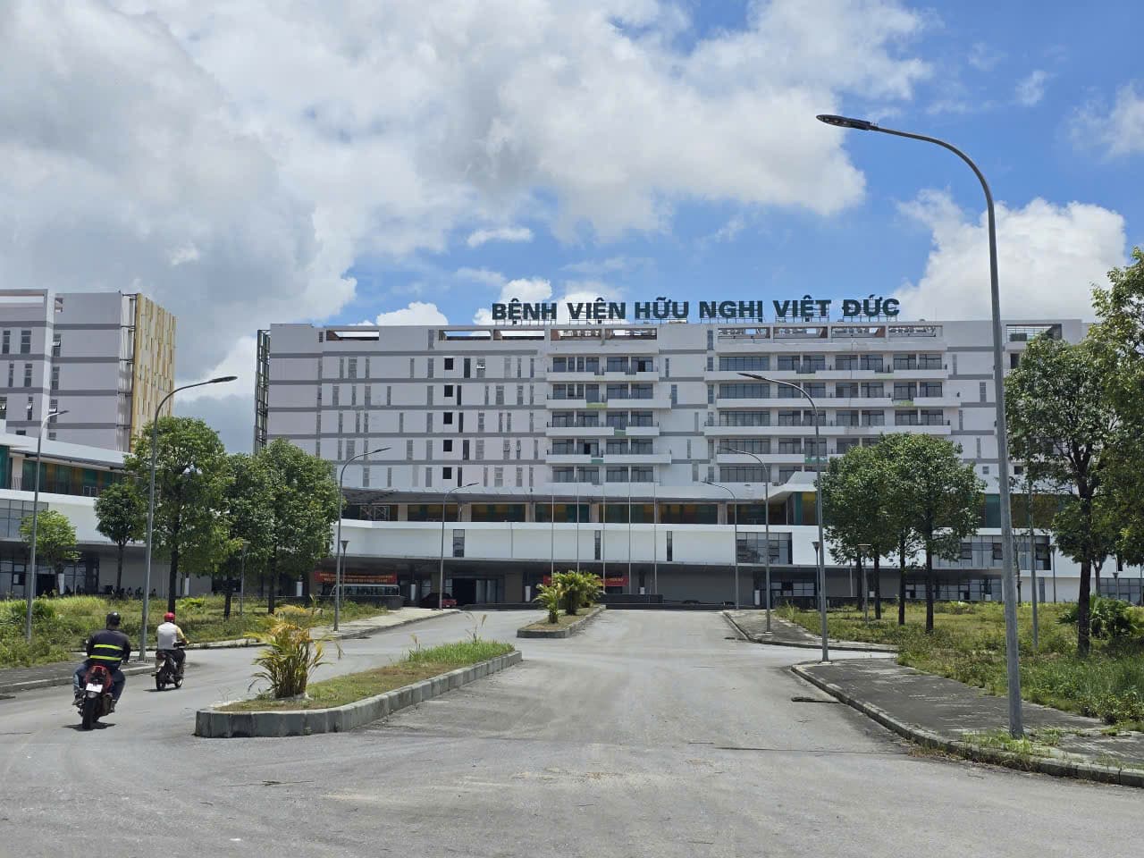 Khu vuc cong vao Benh vien Viet Duc co so 2. Anh: Nguyen Truong