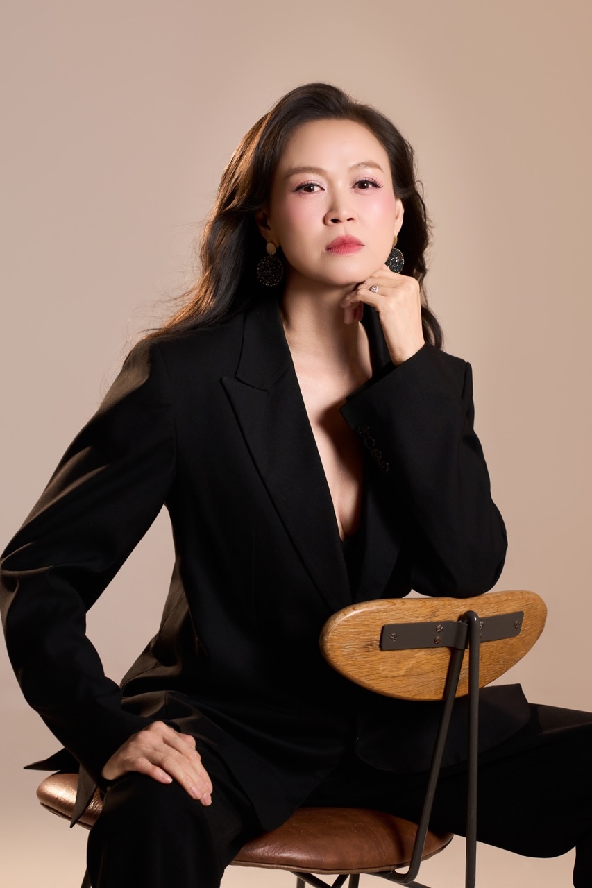 Chia se ve lan tro lai nay, Ngoc Nga tam su: “Toi quay tro lai khong phai de bat dau, ma la de tiep tuc mot giac mo, mot hoai bao, mot khat khao chua bao gio tat”. 