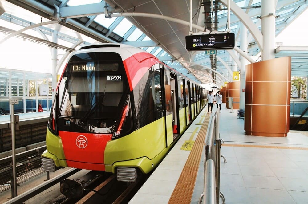 Couples can experience a very interesting elevated subway trip together. Photo: Quoc Chung