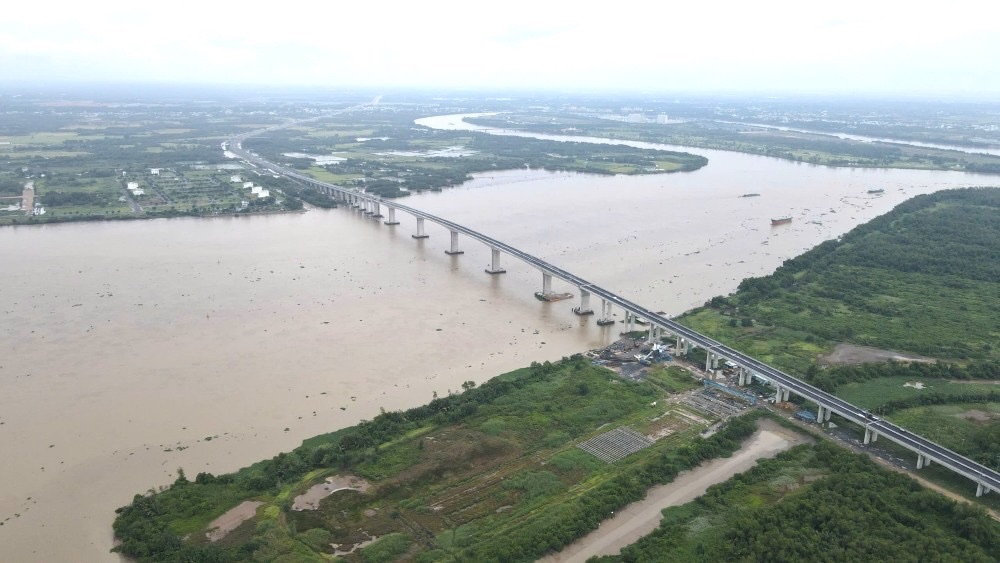 Nhon Trach Bridge on Ho Chi Minh City Ring Road 3 connecting Ho Chi Minh City - Dong Nai. Photo: Viet Anh