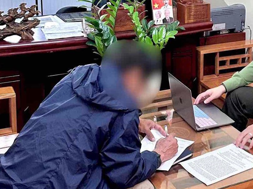 Người đàn ông 60 tuổi bị nhắc nhở vì bình luận không phù hợp trên mạng. Ảnh: Công an tỉnh Hưng Yên