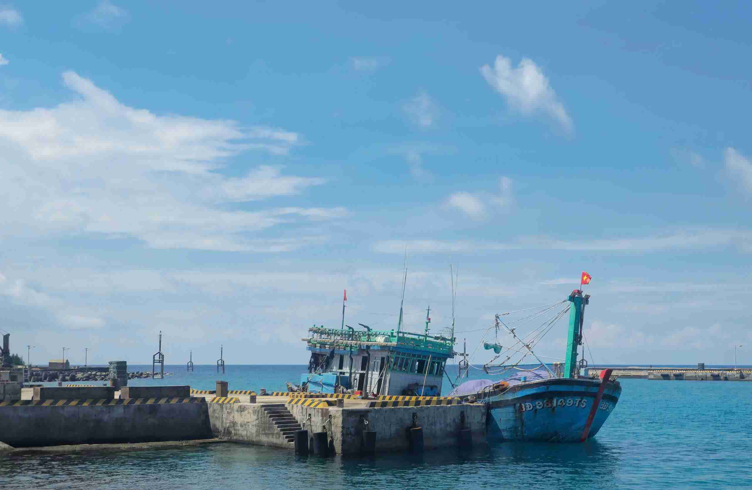 Fishing vessels dock at the wharf in Truong Sa for repair support. Photo: Duy Tan