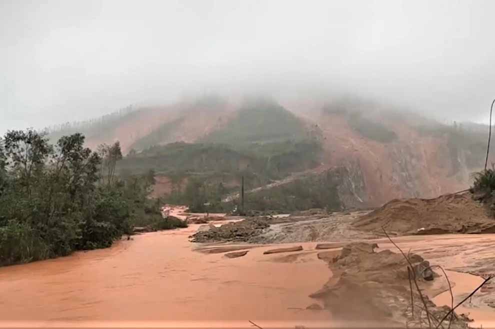 Ru Rach mountain area experienced landslides. Photo: Cam Nam.