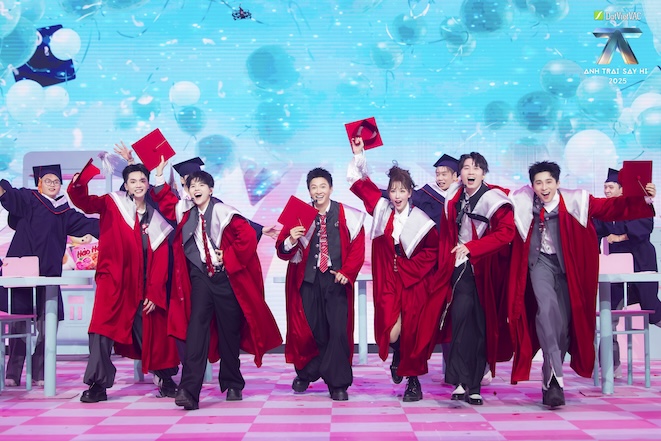 Ngo Kien Huy va cac thanh vien chay het minh trong “2 ngay 1 dem“. Anh: Nha san xuat.