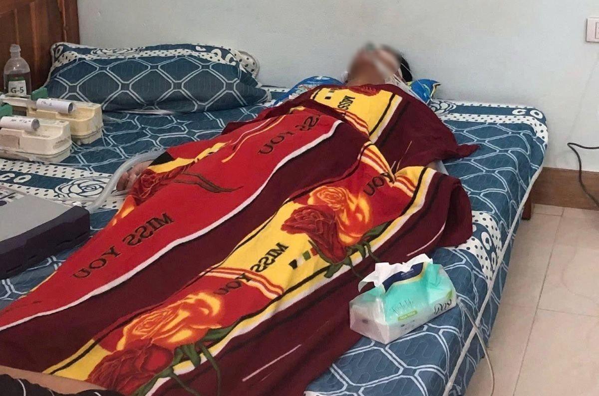 A male student in Thanh Hoa was beaten by a group, leading to critical health. Photo: Provided by the family