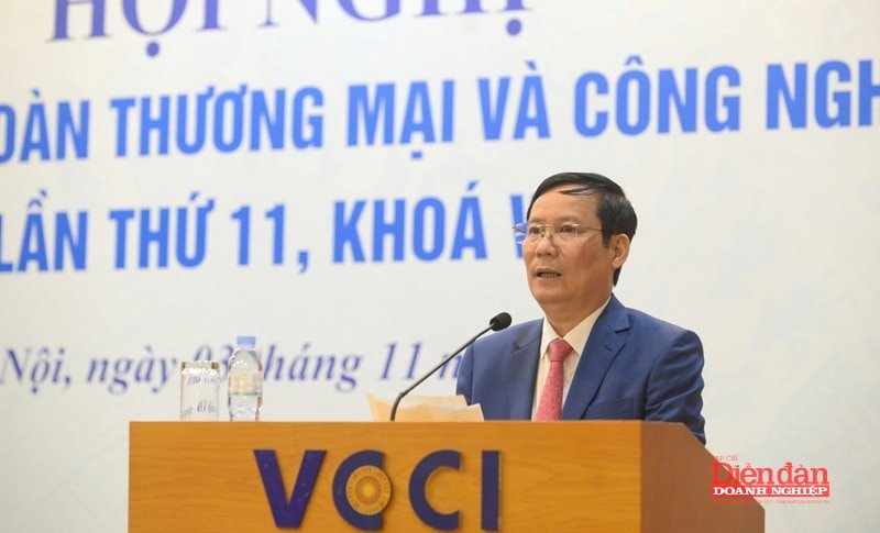 Chu tich VCCI Pham Tan Cong phat bieu khai mac Hoi nghi.
