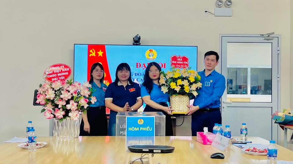 The Executive Committee introduced at the congress. Photo: Viet Hao High-end Garment Company Limited