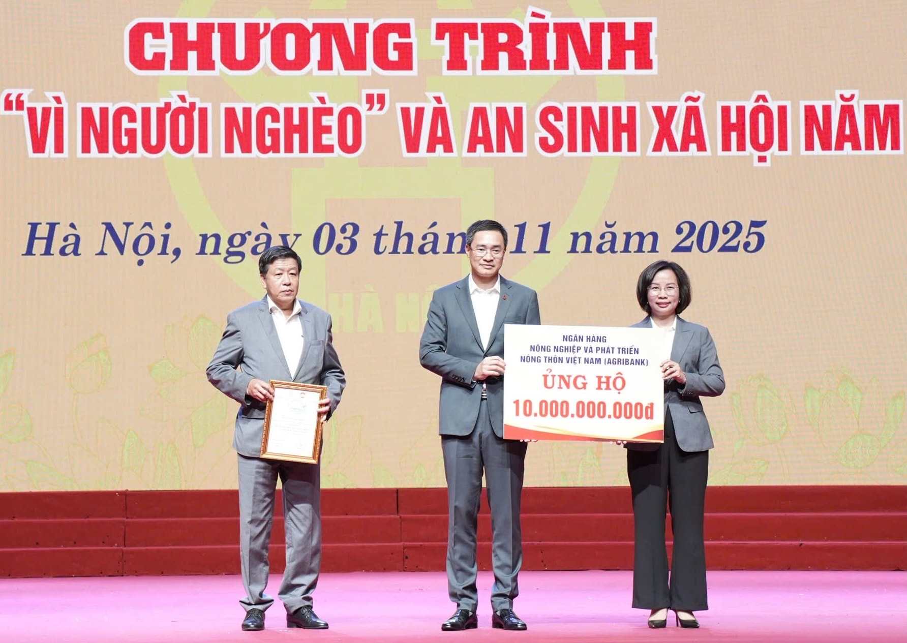 Pho Chu tich Thuong truc Uy ban MTTQ Viet Nam thanh pho Ha Noi Bui Huyen Mai phat bieu tai chuong trinh. Anh: Viet Thanh