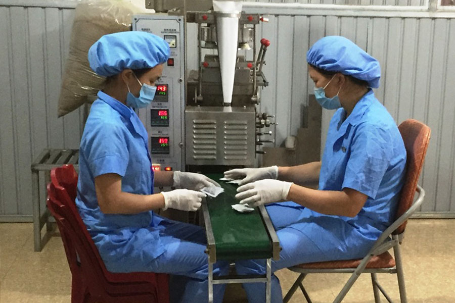 Workers in some disadvantaged areas of Nghe An may be able to retire early. Photo: Quang Dai