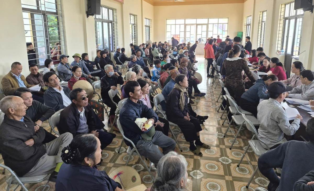 Cerca de 300 hogares de la aldea de Ky Son reciben dinero para construir el proyecto. Foto: Thong tin xa Kién Hung - Hai Phong