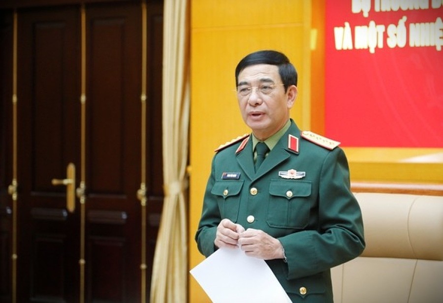 General Phan Van Giang requested to further improve the effectiveness of research and testing new weapons. Photo: Ministry of National Defense