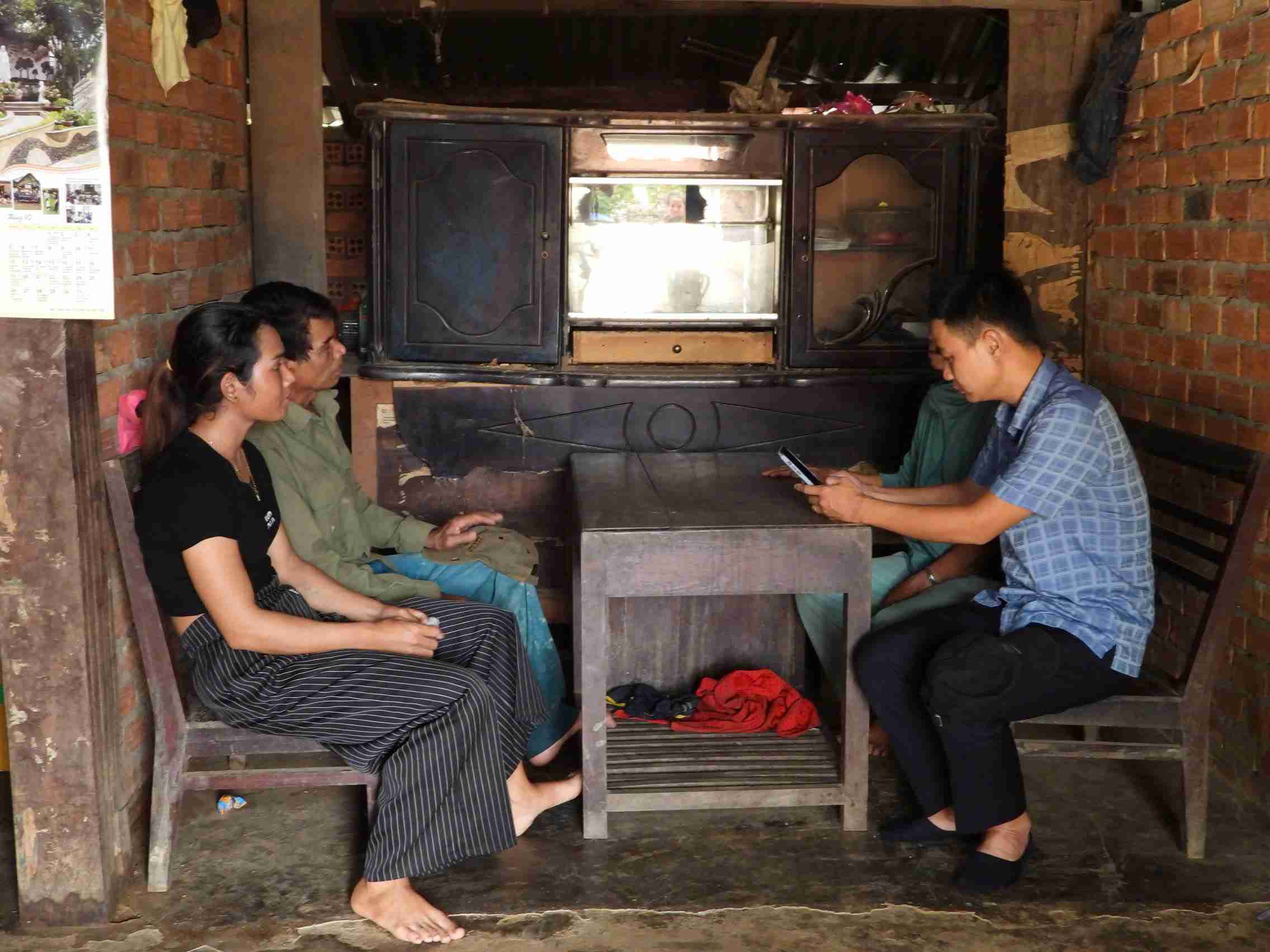 Những người uy tín trở thành điểm tựa tinh thần quan trọng cho cộng đồng dân cư tại các thôn, buôn thuộc xã Quảng Phú. Ảnh: Bảo Lâm