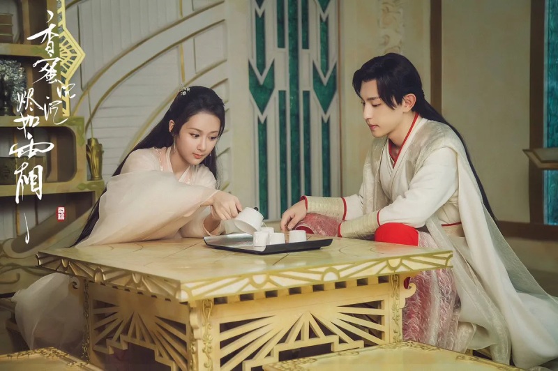 映画「蜂蜜は煙と霧のようなもの」の楊紫と鄧蘆。写真：NSX