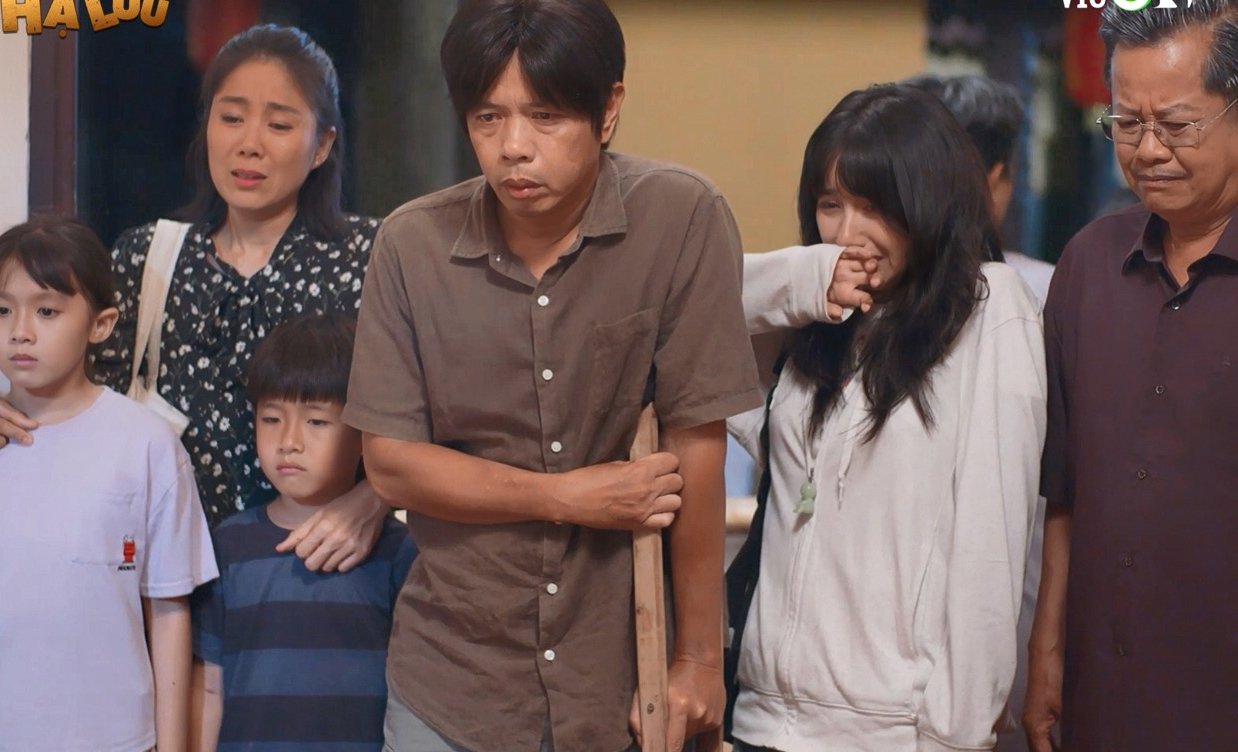 Thai Hoa and the stars in the film. Photo: VieON.