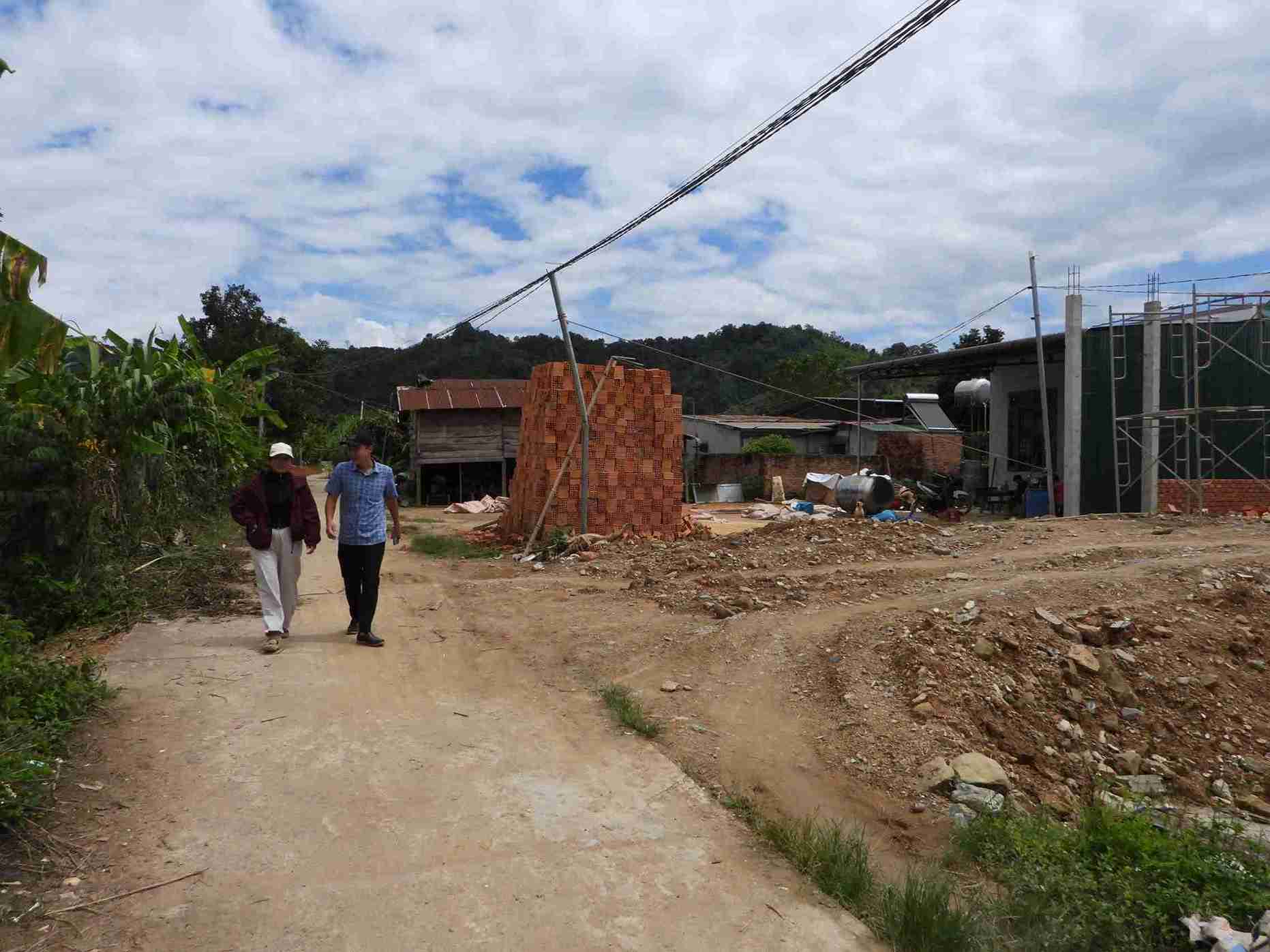 Dien mao nong thon moi o xa Quang Phu duoc thay doi, cuoc song cua dong bao dia phuong kham kha hon truoc. Anh: Bao Lam