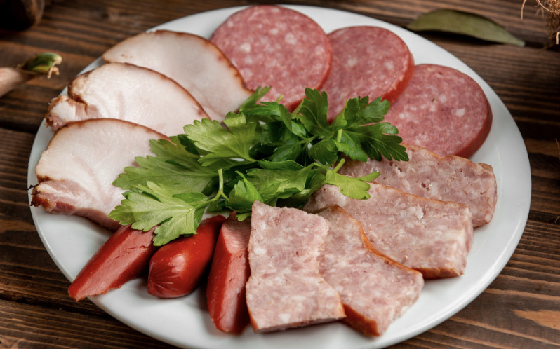 Cold meat is convenient but has the potential risk of high blood pressure. Photo: Thuy Duong