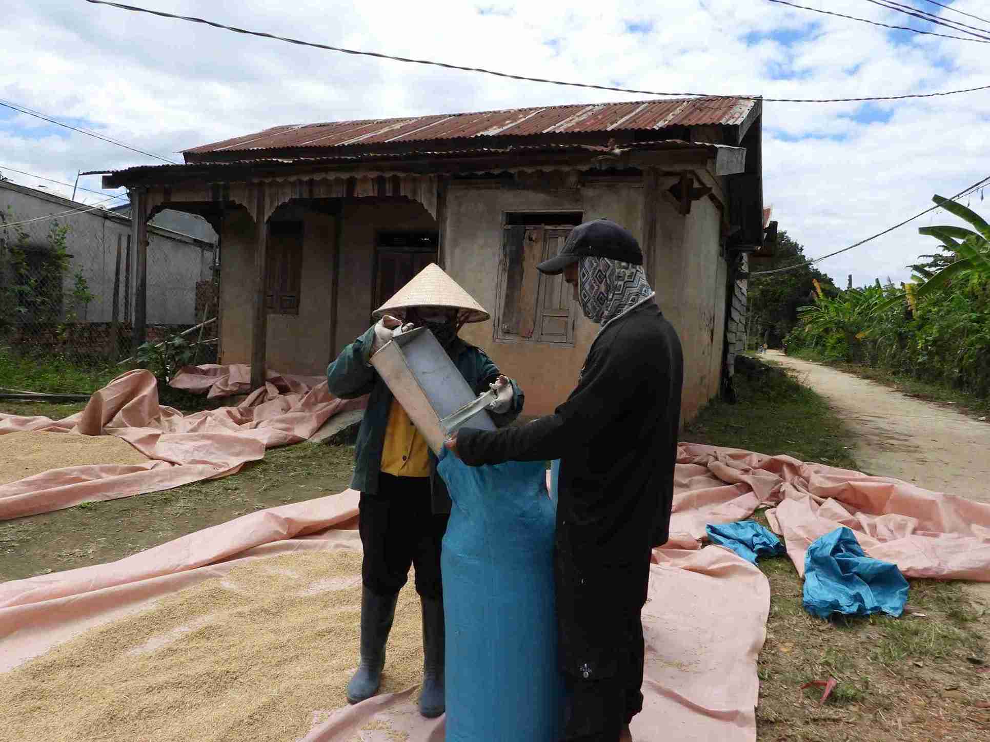 Xa Quang Phu khuyen khich nguoi dan tham gia cac mo hinh san xuat moi, ap dung khoa hoc ky thuat de nang cao thu nhap. Anh: Bao Lam