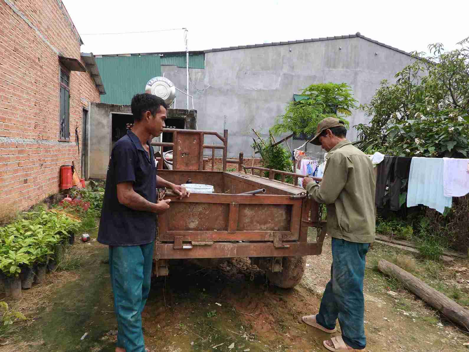 Nhieu nguoi dan da ap dung cong nghe ky thuat vao trong trot, chan nuoi. Anh: Bao Lam