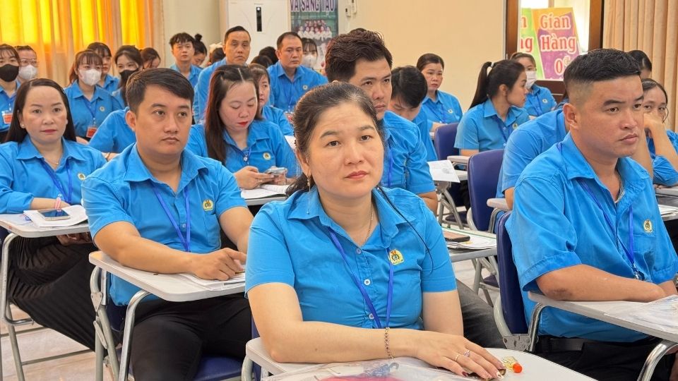 The Vinh Long Labor Federation prioritizes completing documents and conditions for organizing the first Provincial Trade Union Congress and implementing many key tasks at the end of the year. Photo: Hoang Loc