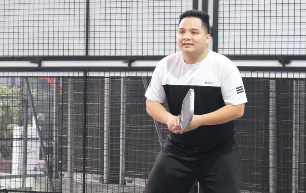 Black - white tones are one of the basic colors for guys when playing Pickleball. Photo: Viet Hung