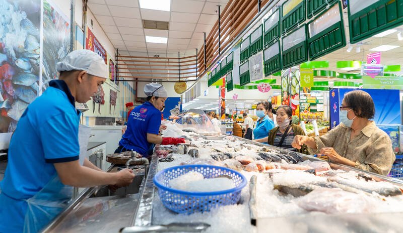 Ciudad Ho Chi Minh entrega productos de Tet seguros a la gente.