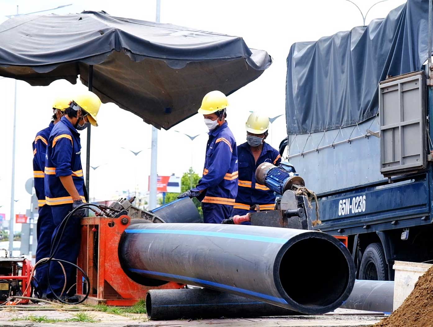 The Ministry of Construction responds to voters about the current management of water supply and drainage. Photo: Phuong Ly