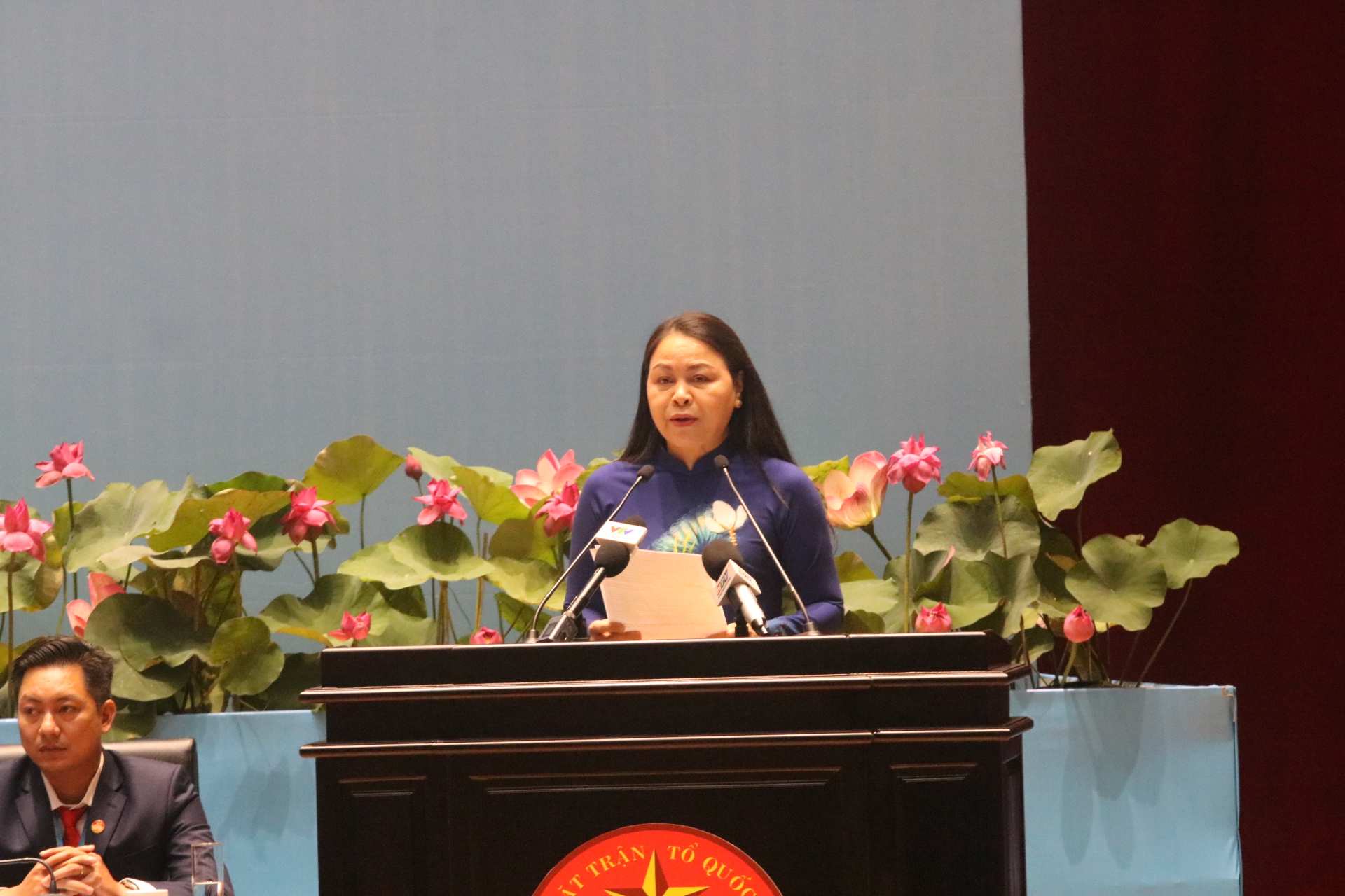 Ba Nguyen Thi Thu Ha, Uy vien Trung uong Dang, Pho Chu tich - Tong Thu ky Uy ban Trung uong Mat tran To quoc Viet Nam phat bieu tai Dai hoi. Anh: Dinh Trong