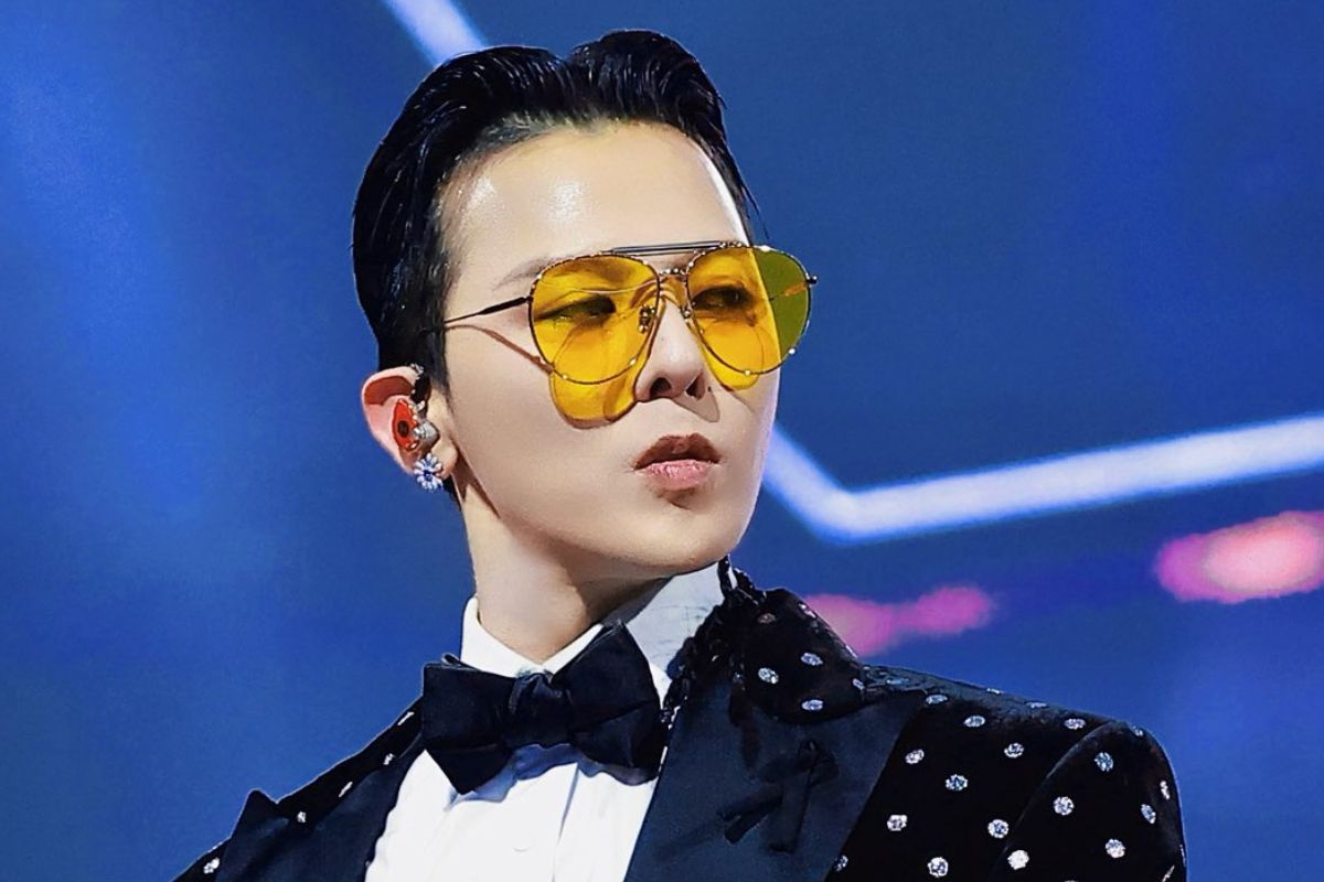 G-DRAGON(ビッグバン)がMAMA 2025でのパフォーマンス後、奇妙な動きを見せた。写真:ビデオカット