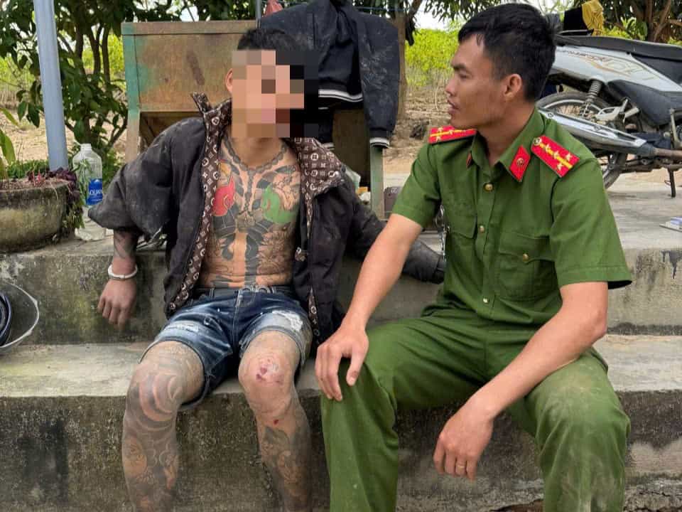 The commune police arrested subject T to investigate drug-related behavior. Photo: Police