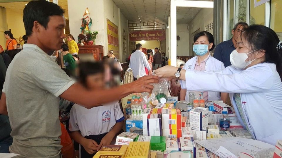 People receive medicine and free health consultation from medical staff and doctors. Photo: Hoang Loc