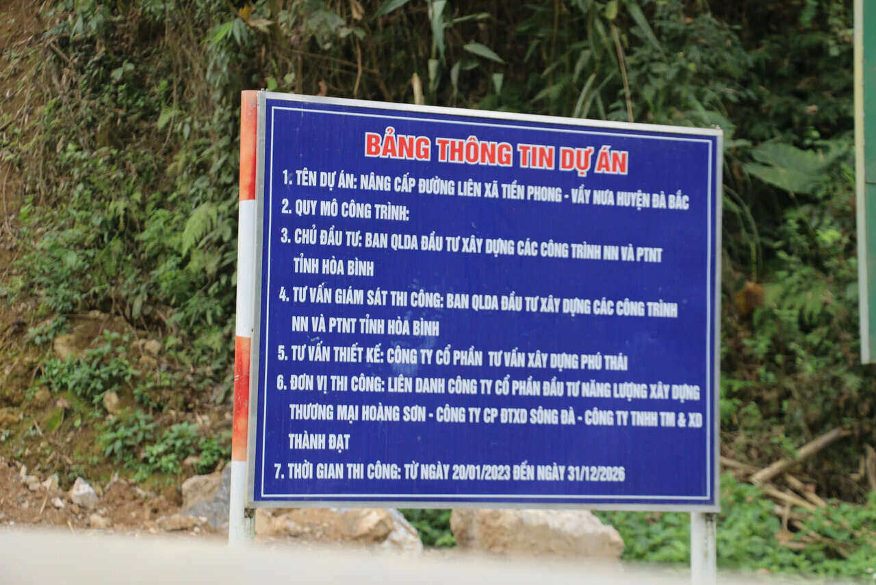 Vay Nua – Tien Phong 코뮌 간 도로 업그레이드 프로젝트 – 푸토성 다박 코뮌. 사진: Minh Nguyen