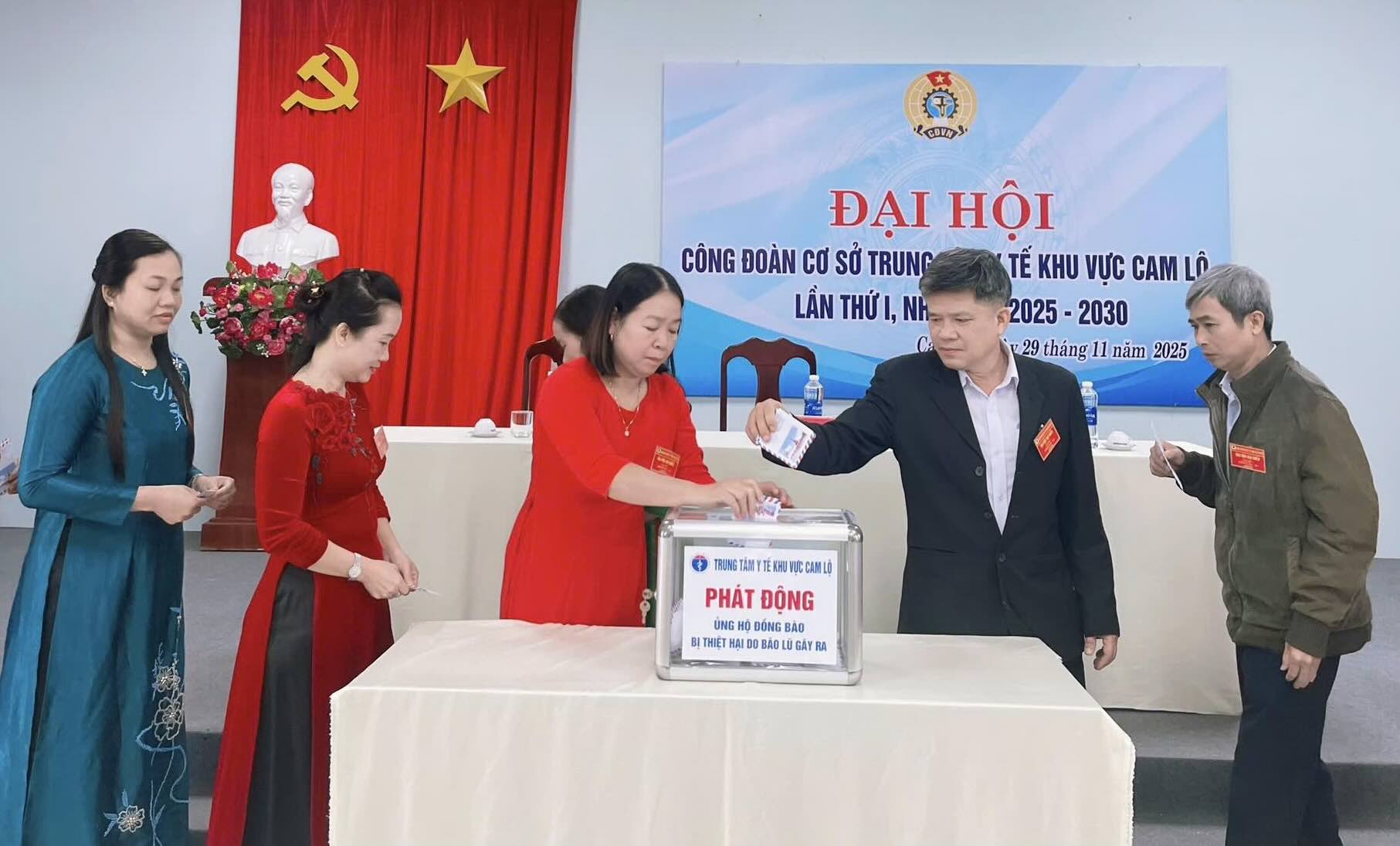 Cac dai bieu bo phieu bau ra BCH nhiem ky moi. Anh: Cong doan Quang Tri