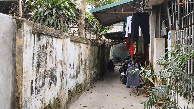 Xung quanh tru so, nguoi dan van sinh song dong duc. Anh: Nhom PV