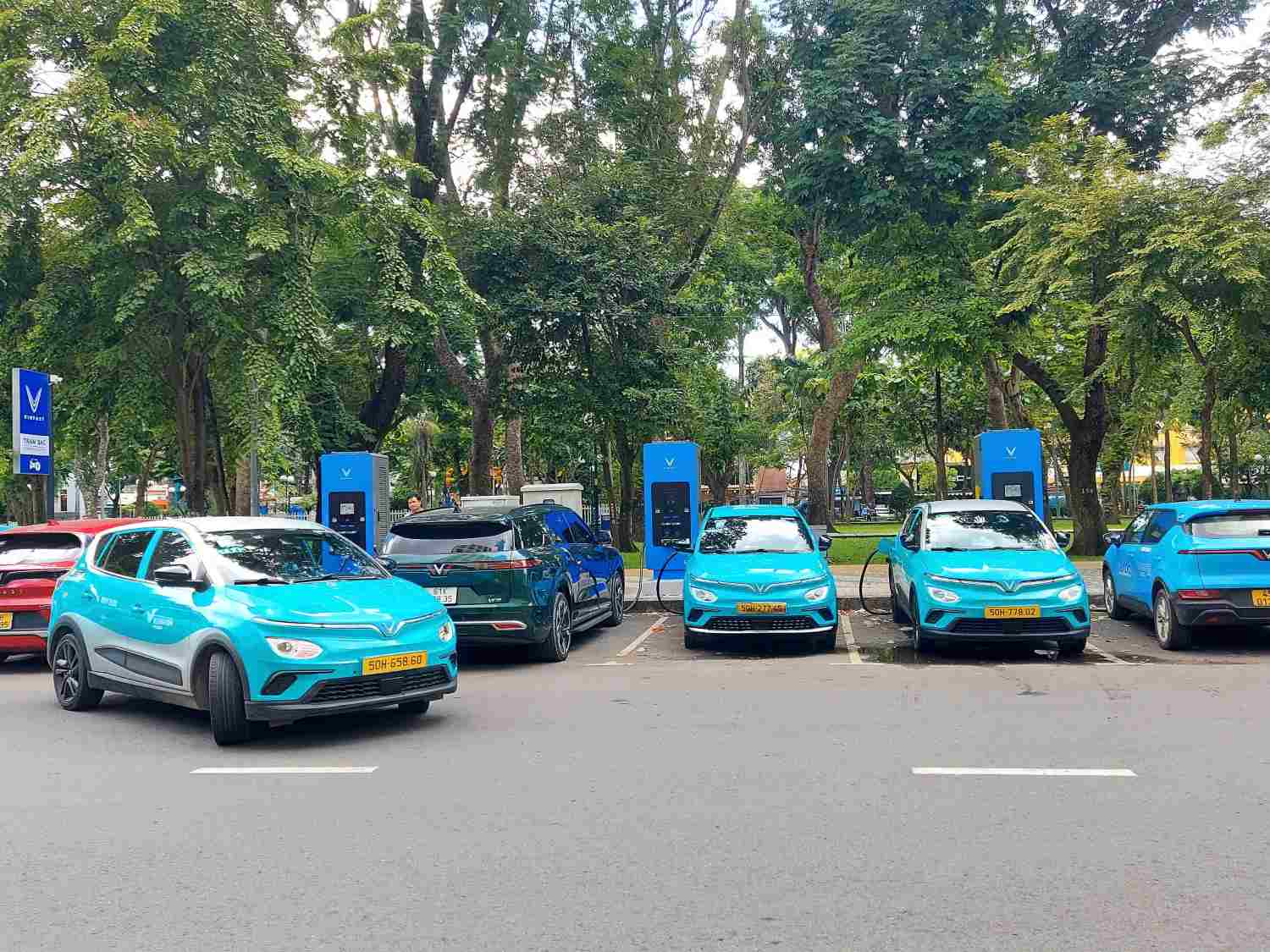 Borne de recharge V-Green au parking payant de la rue Le Lai. Photo de : Minh Quan