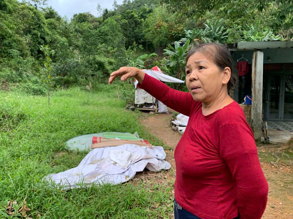 Theo nguoi dan dia phuong, tinh trang sat lo da dien ra tu nhieu nam nay, dac biet la vao mua mua. Anh: Thanh Huyen