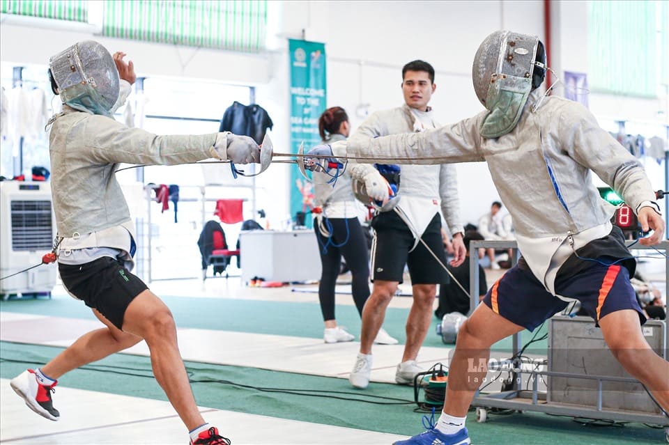 ベトナムのフェンシング選手たちは、SEA Games 33の前に準備するトレーニングの機会を得る。写真: Minh Quan