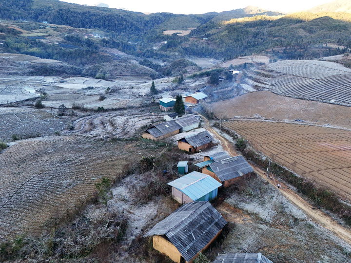 Y Tys tak är en berömd plats för snöjakt för vandringsfolket varje vinter. Den 30 november var temperaturen under 0 grader Celsius, och snön föll i Y Ty, vilket skapade en vacker natur.