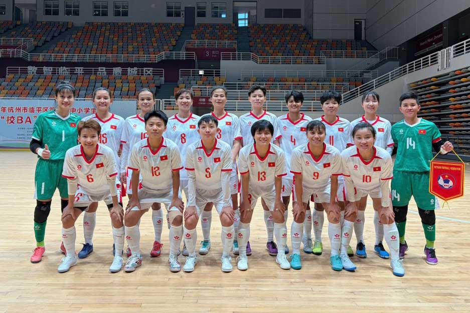 ベトナム女子フットサル代表は、中国でのトレーニングキャンプで最初の親善試合を行いました。写真:VFF