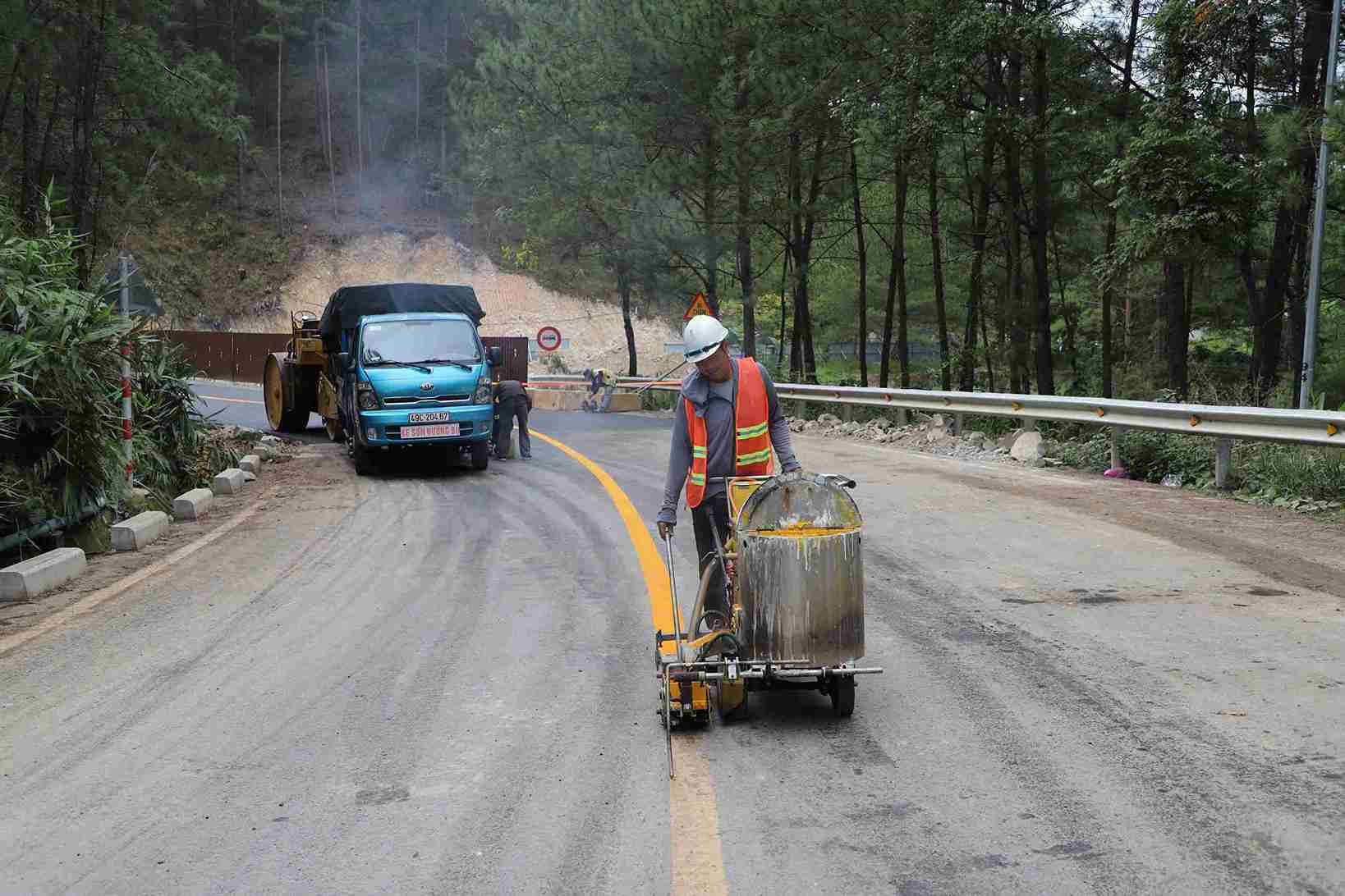 Mimosa Pass - the gateway to Da Lat officially opened to traffic at 6:00 p.m. on November 30 after more than 10 days of paralysis due to landslides. Photo: Phuc Khanh