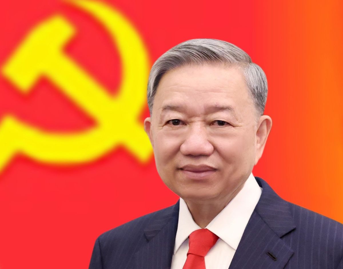 General Secretary To Lam wrote an article "50 years of the Lao People's Democratic Republic: bravery, intelligence and achievements that mark the times". Photo: Ministry of Foreign Affairs