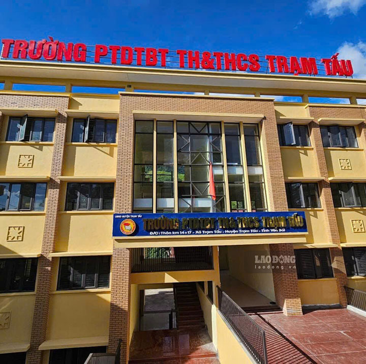 Truong Pho thong dan toc ban tru TH&THCS Tram Tau. Anh: Duy Dung 