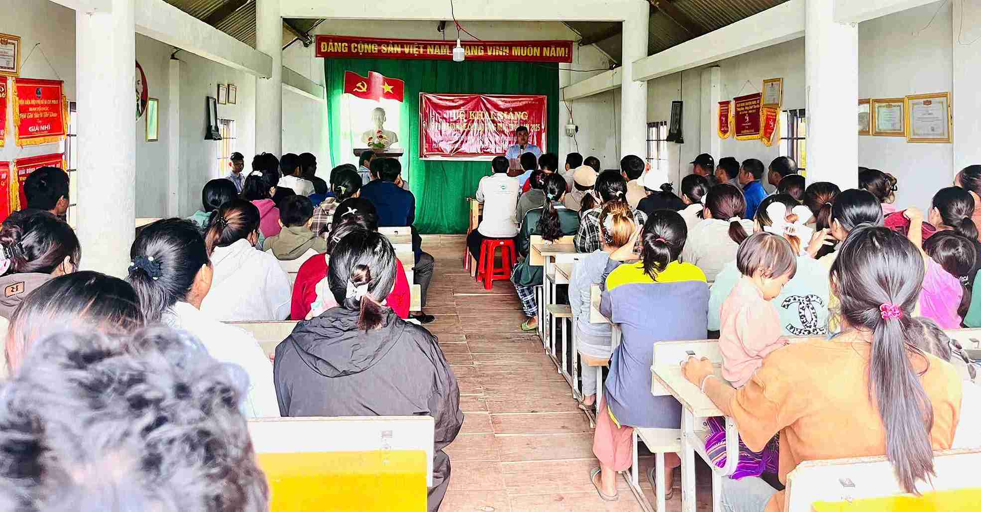 Lao dong nong thon tinh Dak Lak tap trung hoc nghe chan nuoi. Anh: Long Du