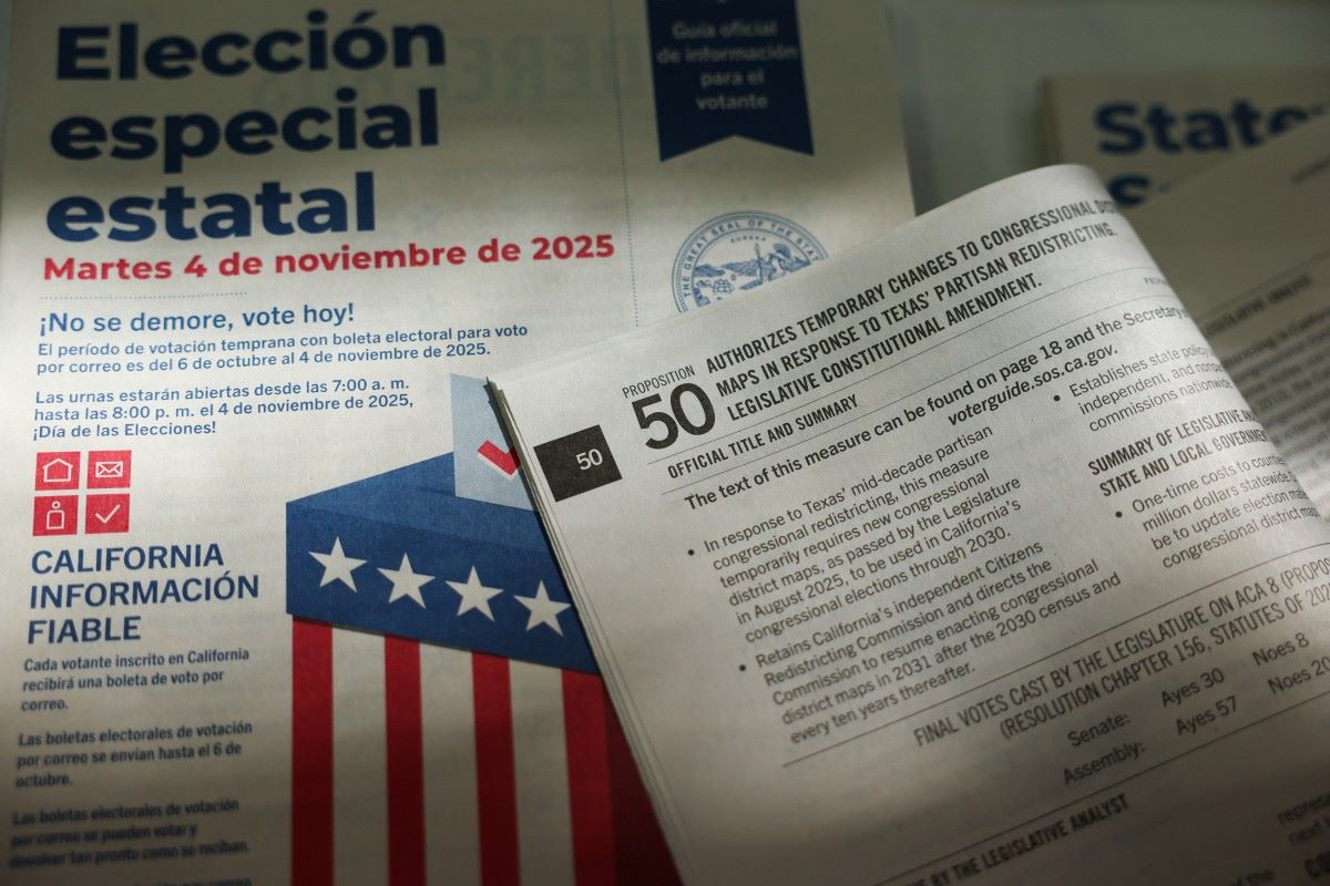 Guidelines for voters at an early voting location in Los Angeles, California, in a special election on Proposal 50. Photo: AFP