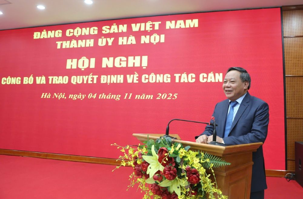 Dong chi Nguyen Van Phong - Pho Bi thu Thuong truc Thanh uy, Bi thu Dang uy cac co quan thanh pho Ha Noi phat bieu tai Hoi nghi. Anh: Ha Anh