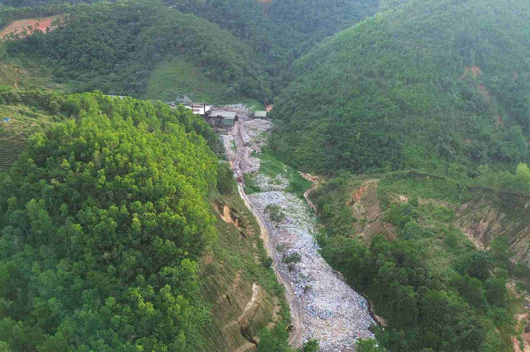 Bao Loc waste treatment plant (Lam Dong) has been suspended for a long time, causing an estimated amount of unstable waste of more than 64,000 tons, posing a high risk of serious environmental pollution. Photo: Phuc Khanh