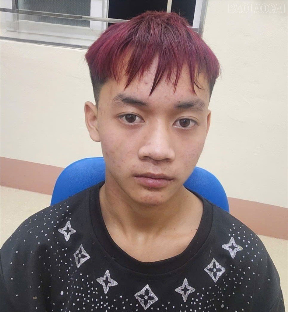 Đối tượng Trần Trọng Hiếu tại cơ quan công an. Ảnh: CA Lào Cai