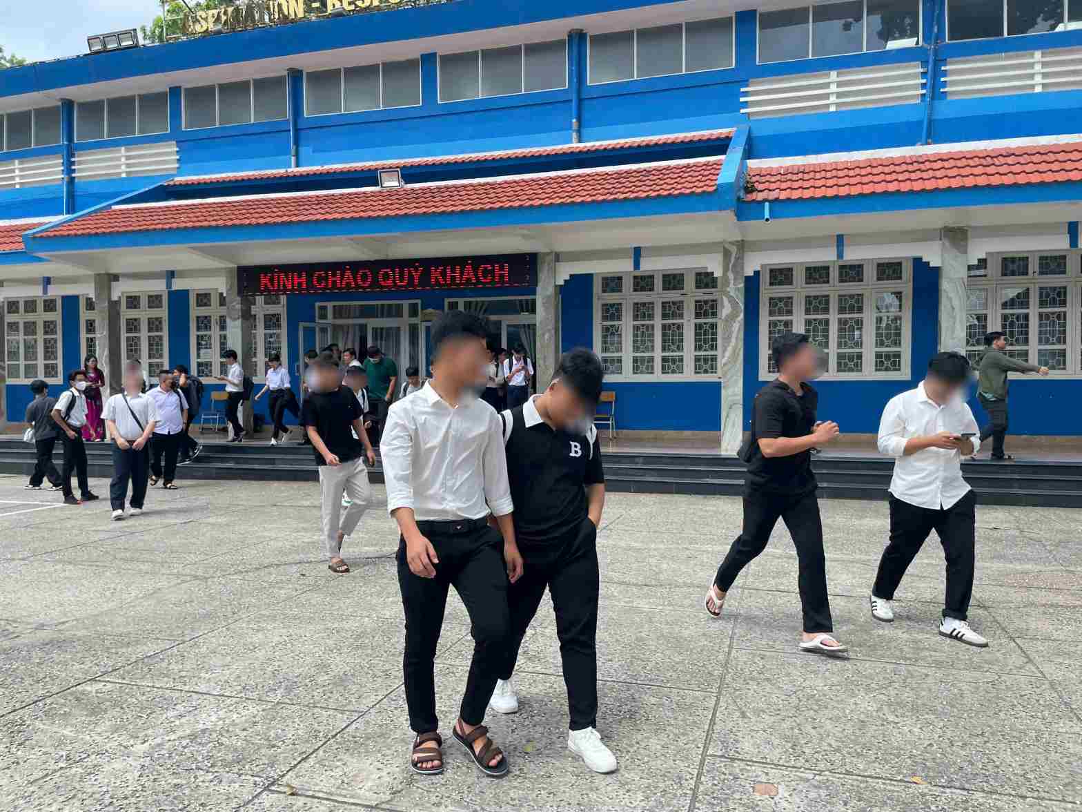 Tong so tien hoc phi hoan tra cho sinh vien la 79 ti dong. Anh: Dinh Trong